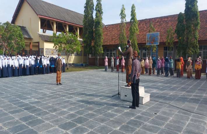 Upacara Bendera Hari Jadi Kabupaten Cilacap Ke 166 SMPN 1 Patimuan
