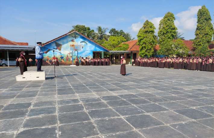 Upacara Peringatan Hari Pendidikan Nasional